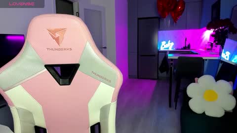 Snapshot of wowlovie666 chatting on February 22, 2026, 4:02 am Emi online show from February 22, 2026, 4:02 am