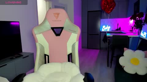 Snapshot of wowlovie666 chatting on February 24, 2026, 4:10 am Emi online show from February 24, 2026, 4:10 am