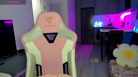 Snapshot of wowlovie666 chatting on March 9, 2026, 4:05 am Emi online show from March 9, 2026, 4:05 am