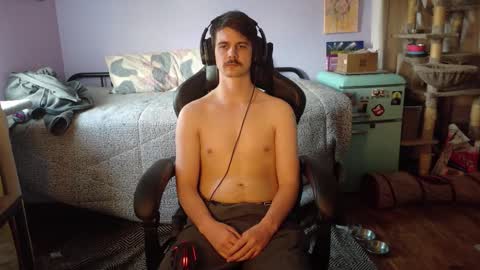 Wyatt online show from November 18, 2025, 10:14 pm