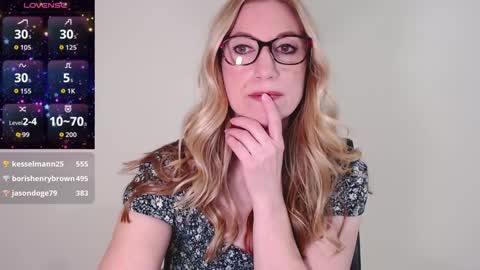 Snapshot of wynfreya chatting on February 16, 2026, 12:29 am Wyn online show from February 16, 2026, 12:29 am