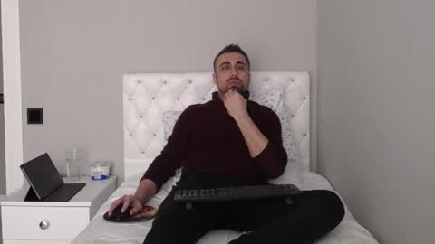 Mr. Lonely online show from April 9, 2026, 10:53 am