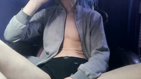 Snapshot of x_patri_x chatting on March 6, 2025, 11:47 am x_patri_x online show from March 6, 2025, 11:47 am