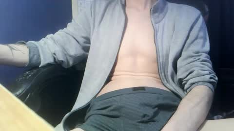 Snapshot of x_patri_x chatting on October 25, 2025, 2:13 pm x_patri_x online show from October 25, 2025, 2:13 pm