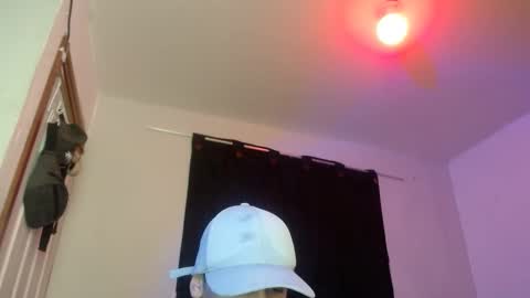 xalejo_max online show from October 8, 2025, 5:54 pm