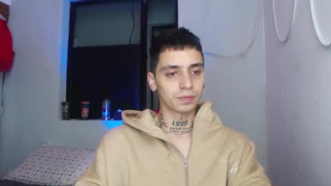 xalejo_max online show from November 21, 2025, 8:07 pm