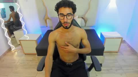 Snapshot of xander_tay chatting on December 3, 2024, 7:33 pm ISSANDER online show from December 3, 2024, 7:33 pm