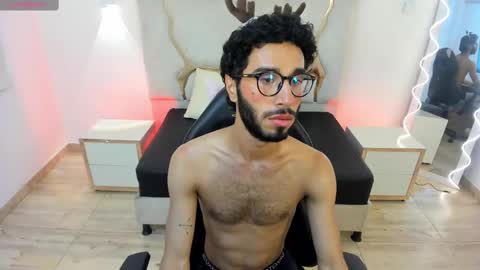 Snapshot of xander_tay chatting on December 4, 2024, 7:45 pm ISSANDER online show from December 4, 2024, 7:45 pm