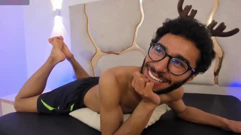 Snapshot of xander_tay chatting on December 6, 2024, 7:45 pm ISSANDER online show from December 6, 2024, 7:45 pm