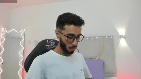 Snapshot of xander_tay chatting on December 12, 2024, 8:10 pm ISSANDER online show from December 12, 2024, 8:10 pm