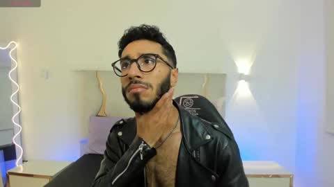 Snapshot of xander_tay chatting on December 19, 2024, 9:17 pm ISSANDER online show from December 19, 2024, 9:17 pm