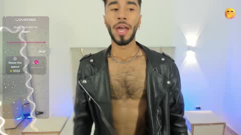 Snapshot of xander_tay chatting on January 14, 2025, 8:37 pm ISSANDER online show from January 14, 2025, 8:37 pm