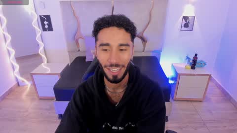 Snapshot of xander_tay chatting on February 8, 2025, 7:38 pm ISSANDER online show from February 8, 2025, 7:38 pm