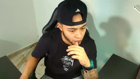 Snapshot of xanderstone00 chatting on February 24, 2026, 5:22 pm Xanderstone online show from February 24, 2026, 5:22 pm