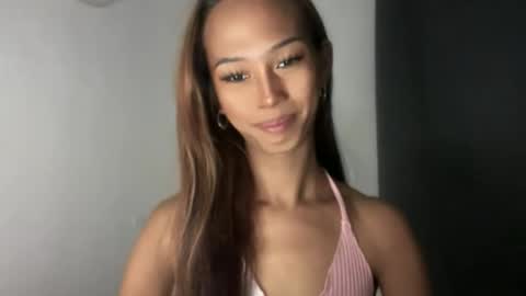 Snapshot of xandraluxe_xoxo chatting on November 21, 2025, 5:22 pm Cassandra online show from November 21, 2025, 5:22 pm