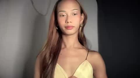 Snapshot of xandraluxe_xoxo chatting on December 17, 2025, 12:16 am Cassandra online show from December 17, 2025, 12:16 am