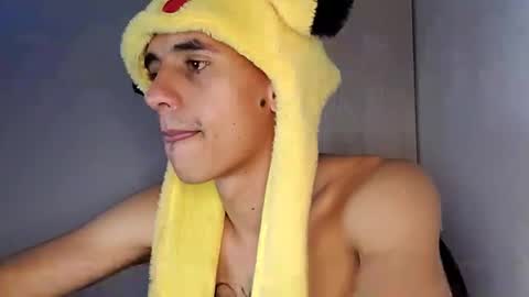 Snapshot of xandressex chatting on February 15, 2025, 12:11 pm Andres online show from February 15, 2025, 12:11 pm