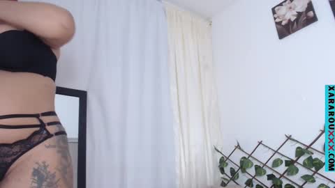 Snapshot of xararouxxx chatting on March 1, 2025, 11:15 pm       S A R A      100K followers online show from March 1, 2025, 11:15 pm