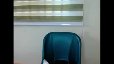 Snapshot of xcreamypussy chatting on February 21, 2025, 7:01 am xcreamypussy online show from February 21, 2025, 7:01 am