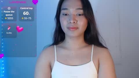 xhotlickerkiarax online show from May 28, 2026, 6:00 am