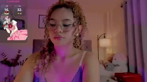 Snapshot of ximena_sotto1 chatting on December 18, 2025, 7:53 pm camila online show from December 18, 2025, 7:53 pm