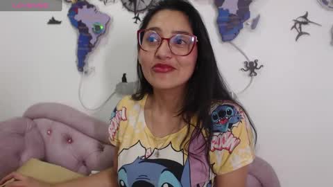 Snapshot of ximenaa_suarez chatting on December 18, 2024, 9:47 am ximena suarez online show from December 18, 2024, 9:47 am