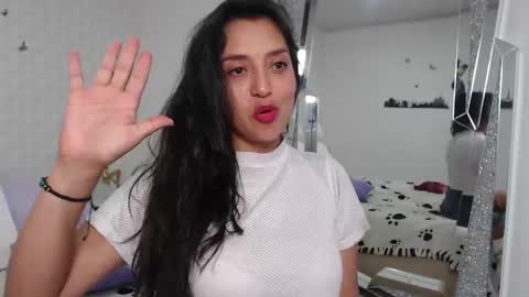 Snapshot of ximenaa_suarez chatting on February 18, 2025, 4:15 am ximena suarez online show from February 18, 2025, 4:15 am