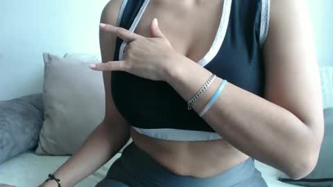 Snapshot of ximenaa_suarez chatting on September 25, 2025, 2:43 pm ximena suarez online show from September 25, 2025, 2:43 pm