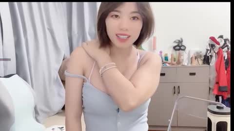 xinbao799322 online show from November 3, 2025, 2:07 pm