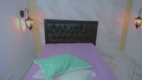 XiomyFox online show from February 8, 2026, 10:51 am