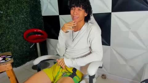 Snapshot of xion_ez chatting on December 18, 2025, 9:54 pm xion_ez online show from December 18, 2025, 9:54 pm