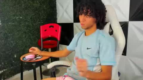 Snapshot of xion_ez chatting on February 4, 2026, 8:14 pm xion_ez online show from February 4, 2026, 8:14 pm