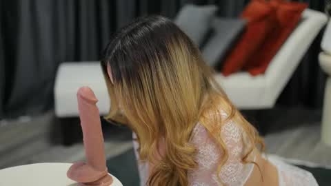 Julia online show from November 29, 2025, 5:05 pm