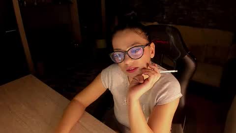 Lara online show from February 15, 2026, 8:49 pm