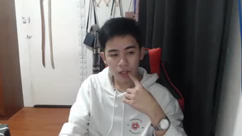 Snapshot of xluminous chatting on December 17, 2024, 11:28 am MIKAEL online show from December 17, 2024, 11:28 am