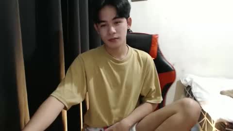 Snapshot of xluminous chatting on November 4, 2025, 8:57 am MIKAEL online show from November 4, 2025, 8:57 am