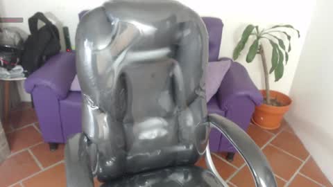 lunna online show from December 3, 2024, 6:49 pm