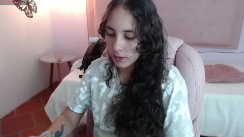 lunna online show from February 6, 2025, 7:51 pm