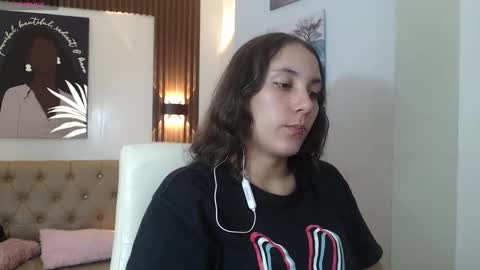 lunna online show from September 17, 2025, 7:48 pm