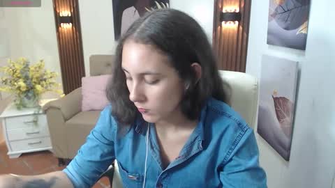 lunna online show from October 22, 2025, 8:30 pm