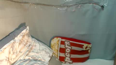 Snapshot of xmaxie_ chatting on December 22, 2025, 12:07 am Maxie online show from December 22, 2025, 12:07 am