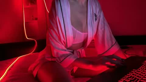 Snapshot of xmollylovex chatting on December 5, 2025, 6:26 pm XMollyLoveX online show from December 5, 2025, 6:26 pm