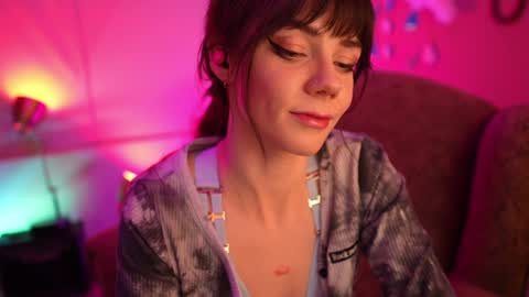 Bella Bondai online show from December 11, 2024, 5:10 am