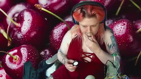 Snapshot of xocherryontopxoxo chatting on February 18, 2026, 7:32 pm Cherry on Top online show from February 18, 2026, 7:32 pm