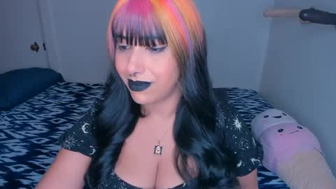 Snapshot of xocurvyrae chatting on December 6, 2024, 3:22 pm Rae online show from December 6, 2024, 3:22 pm