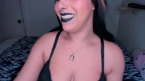 Snapshot of xocurvyrae chatting on March 9, 2025, 1:46 am Rae online show from March 9, 2025, 1:46 am