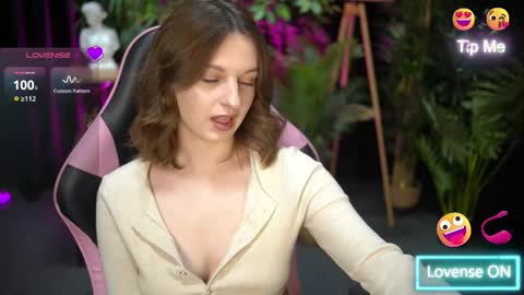 xoxo_molly online show from December 19, 2025, 8:49 pm