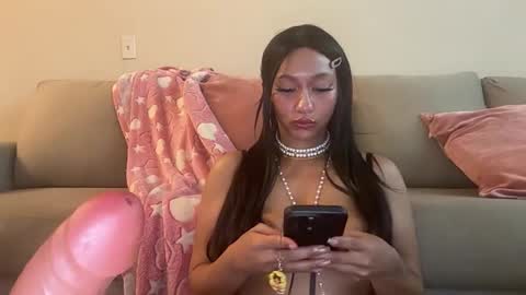 Snapshot of xoxomia444 chatting on May 24, 2026, 10:15 pm mia online show from May 24, 2026, 10:15 pm