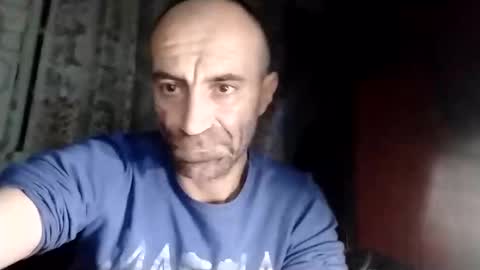 Snapshot of xploid1982 chatting on November 18, 2025, 2:39 am xploid1982 online show from November 18, 2025, 2:39 am