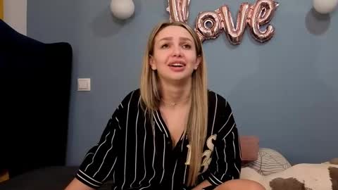 Snapshot of xsexycouples chatting on March 3, 2025, 12:37 am AnnaMaee online show from March 3, 2025, 12:37 am